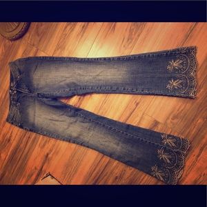 Super cute jeans with detail!